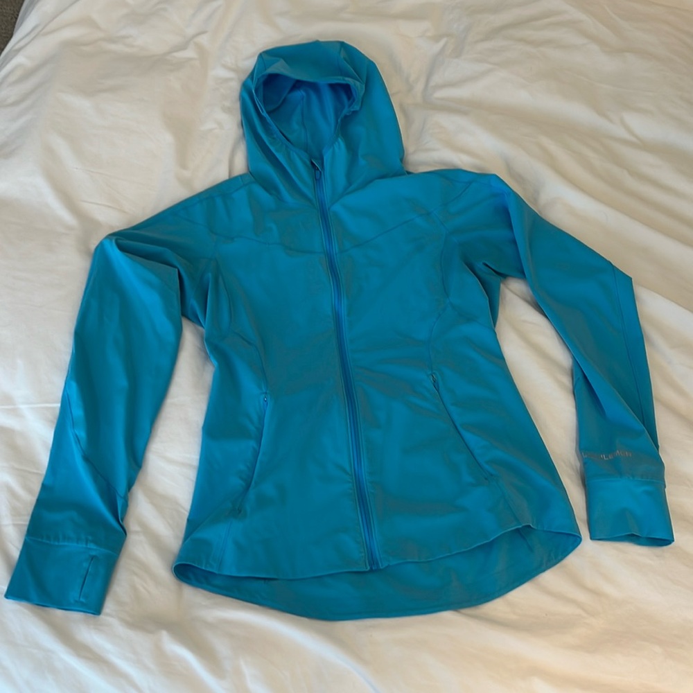 Lululemon - Mist Over Windbreaker - Blue, size 8